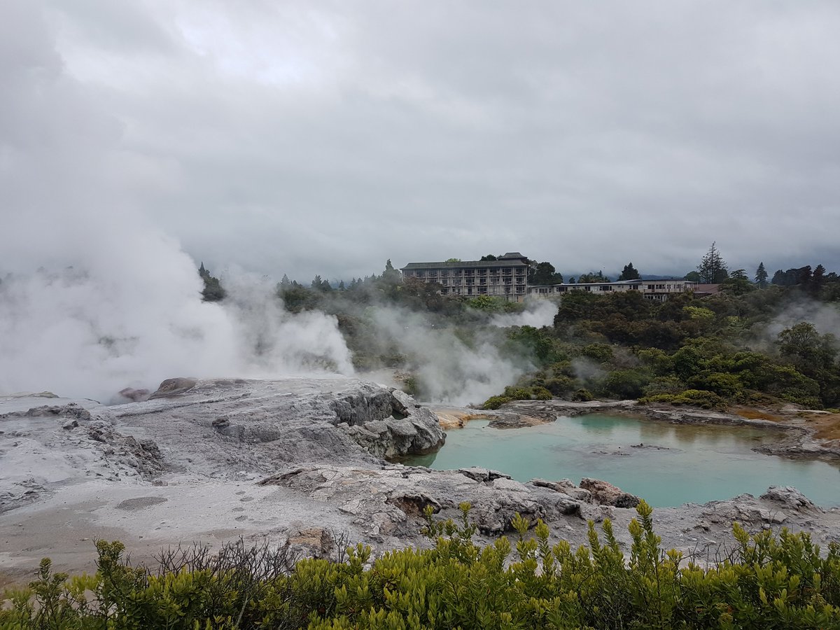 Zahra_F_Islam's tweet photo. I am trying to uncover just how bacteria in extreme ecosystems, like geothermal springs and acid coal mines, are capable of the amazing phenomenon of living on thin air! That’s right - breatharians actually walk among us! #livingonthinair #extrememicrobes #ThisIsMyScience https://t.co/yt2phhmcHA