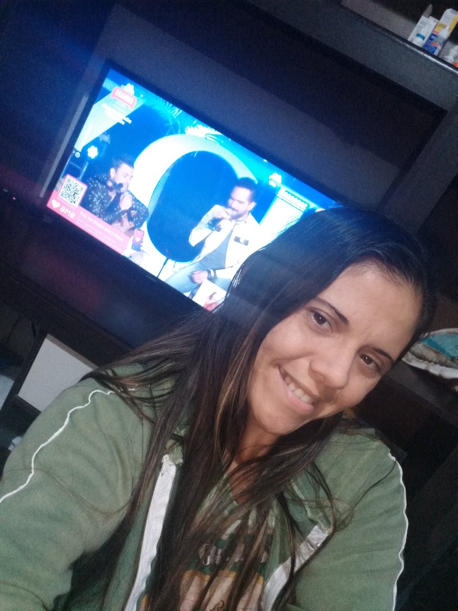 isadleitezl's tweet photo. Assistindo a live dos meus amados ídolos @zcloficial #DiadasMaesBrahmaLive #ZCLBrahmaLive https://t.co/kEjkT0tulB