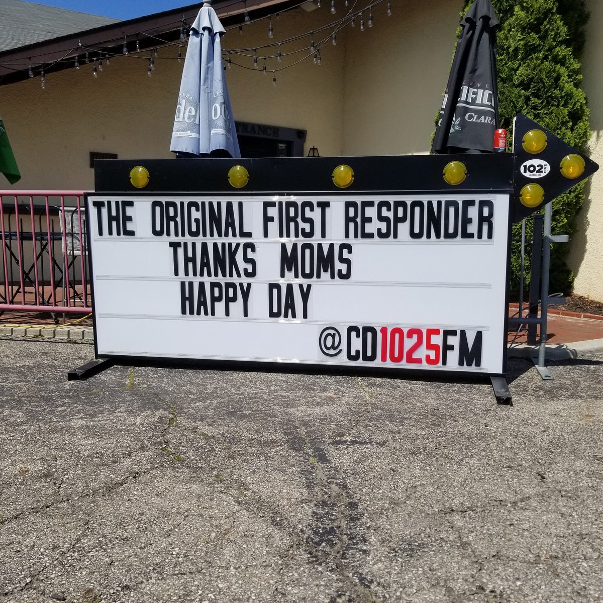RADIORANDY's tweet image. Real News

#cbus #CD1025 #covid_19 #viptilrip #randsanity @JimmyKimmelLive #dontgiveup #keepgoing #keepsmiling #laugh #thankyou  @jimmyfallon #missyou #MothersDay #daydrinking #sign  #drinkingmaybeinvolved @cd1025fm #work #first #world #problem #mom #momlife #HappyMothersDay