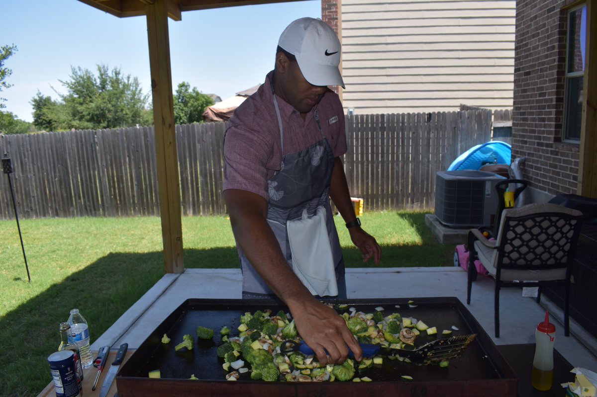 awilliams_2217's tweet photo. I had a personal, handsome chef for Mother’s Day! #KobeStyle https://t.co/eB4h0oPSkM