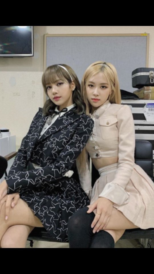 Lisa57053078's tweet photo. Best friends forever💗💖😍😚
#Chaelisa https://t.co/IOi625akAw