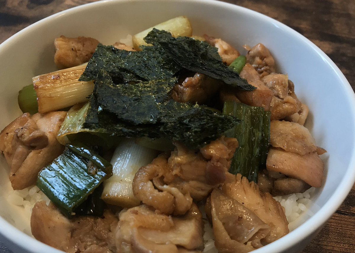 WASDVICE's tweet image. 朝から焼き鳥(丼)