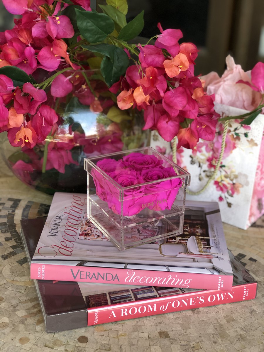 AustinCurtains's tweet photo. Happy Mother's Day to all the amazing mama's out there today!! 💐 every year I gift my mom at least one #verandamagazine design book! These books are incredible for inspirations, tabletop displays, or conversation pieces! 💕 #austincurtains #thegreatcurtainco #roseboxnyc https://t.co/GvFwEeiGyj