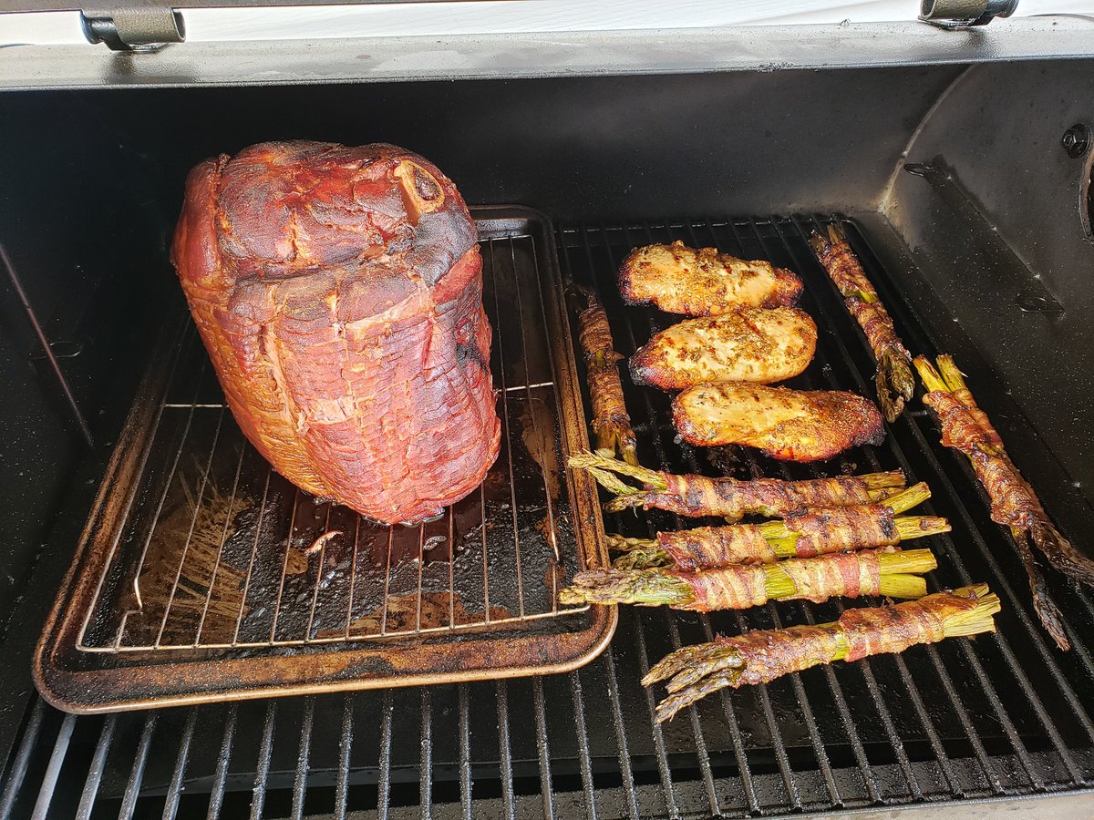 AndrewFabry's tweet photo. @TraegerGrills #traegerday https://t.co/aSJXzAL6HY