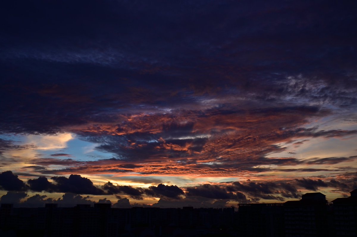 Sanpixs's tweet photo. Beautiful Monday Sunrise. Cleaner air, better day. #Sunrise #colors #stayhome #singapore #sbstransit https://t.co/5poU1mGvnV