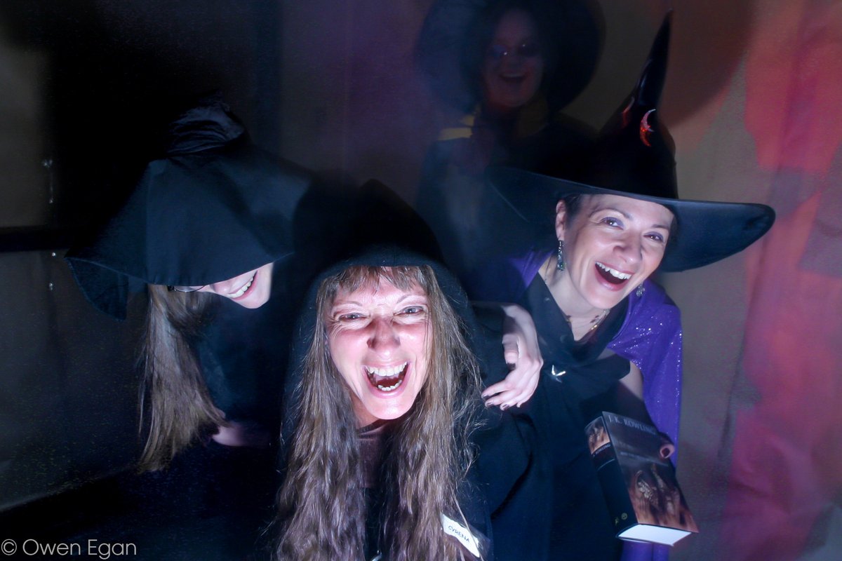 owenegan's tweet photo. Staff at the McGill bookstore got into the spirit at the launch of the latest Harry Potter opus. June, 2003.

I've just added a 4th gallery of McGillish photos here:
https://t.co/JNZCaUNuUC

#mcgilluniversity #mcgill #mcgillalumni https://t.co/3waLst1eFA