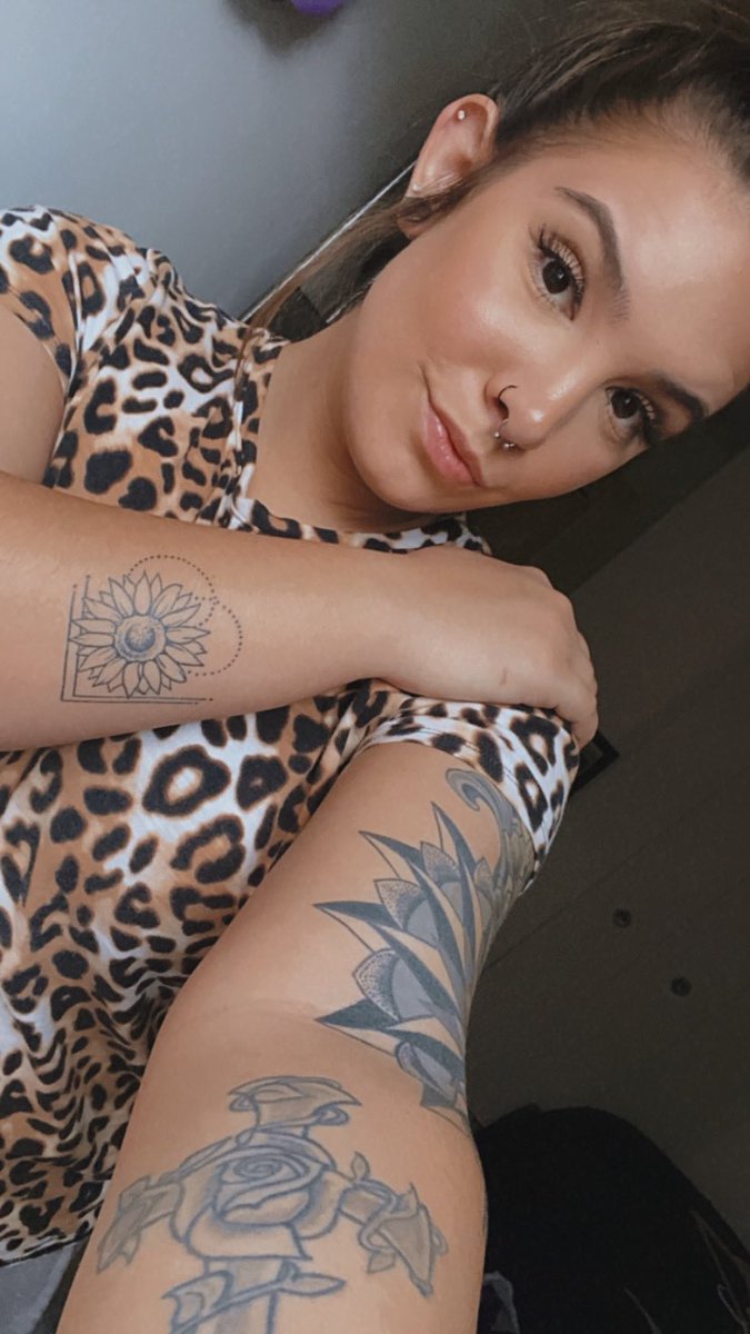 MyNewNamesAlex's tweet photo. I need more tattoos 😩💉 https://t.co/7b2fufik3C