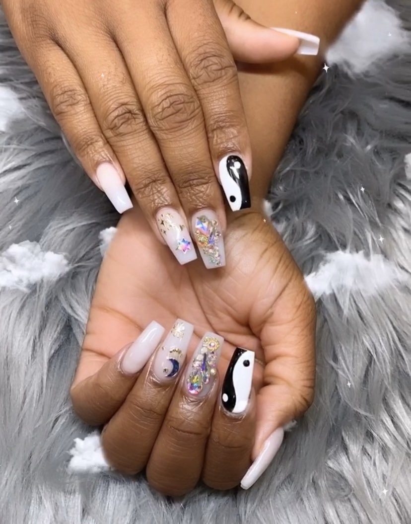 baobaoobaoo's tweet image. I’m a nail tech from broward county, fl:) 
a simple rt can help me build my clientele&amp;lt;3