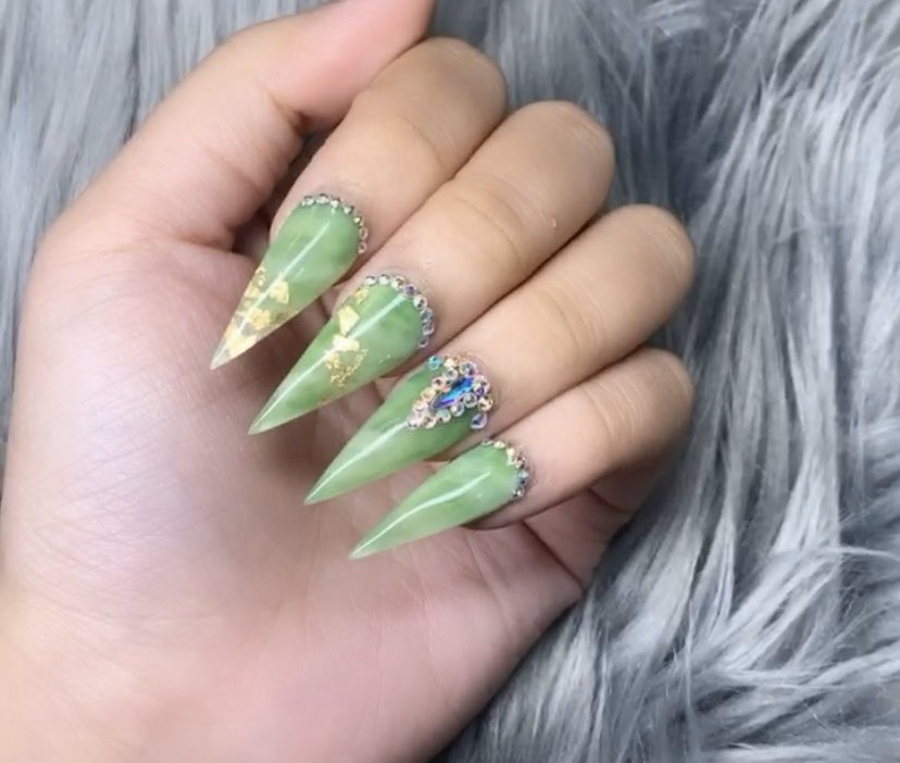 baobaoobaoo's tweet image. I’m a nail tech from broward county, fl:) 
a simple rt can help me build my clientele&amp;lt;3