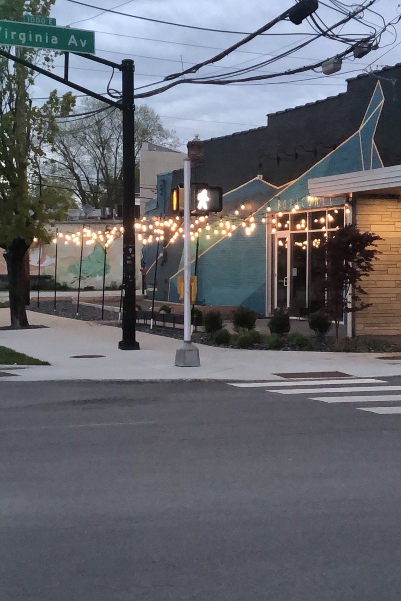 cooltrainerjay's tweet image. I reflect a lot on how grateful I am to be living in this neighborhood while we’re in this very strange time #fountainsquare #fsq #indy