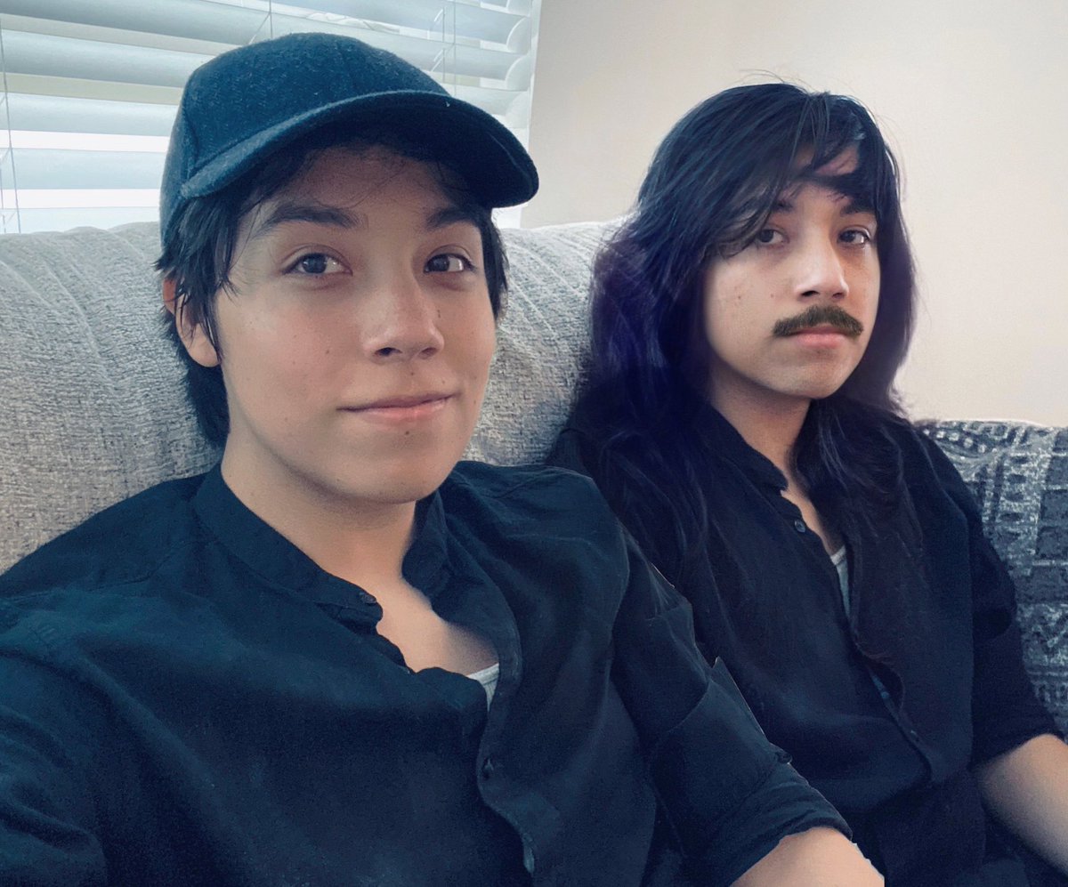 Quackity's tweet photo. HAPPY MOTHERS DAY TO MY MOM 😍 SHE IS SO GORGOUS 🥺😍 https://t.co/O8GBKrMzHf