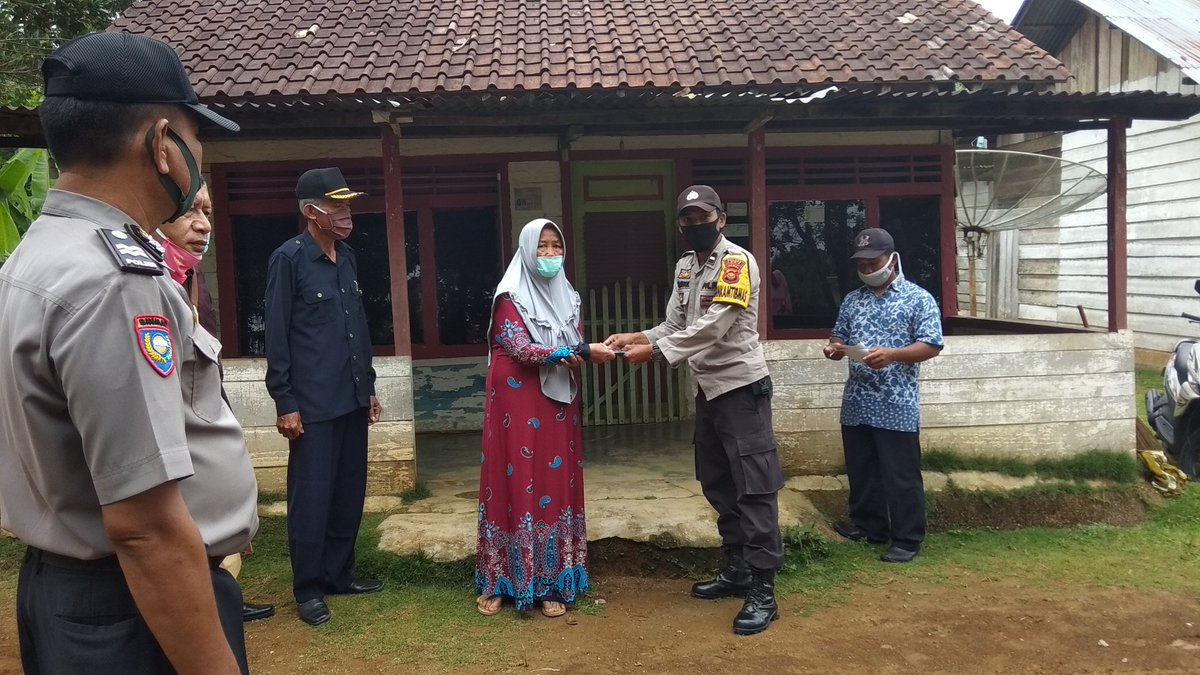 Darmisih9's tweet photo. Penyaluran BLT DD didesa perintis kec.rimbo bujang
#BLTDDBerkah 
#TppiTebo 
#Jambi
@jokowi 
@anwsanusi 
@halimiskandarnu 
@taufikmadjid71
@fachrilabalado 
@imansyukri https://t.co/92e0ybZnoo