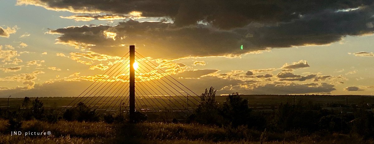 JNDpicture's tweet photo. Atardecer, puente atirantado sobre el Río Henares, Guadalajara #jndpicture #guadalajara #jnd50
@tiempo_mercedes 
#colaboradoresdeltiempo 
@tiempobrasero https://t.co/U9rMV7KEZs