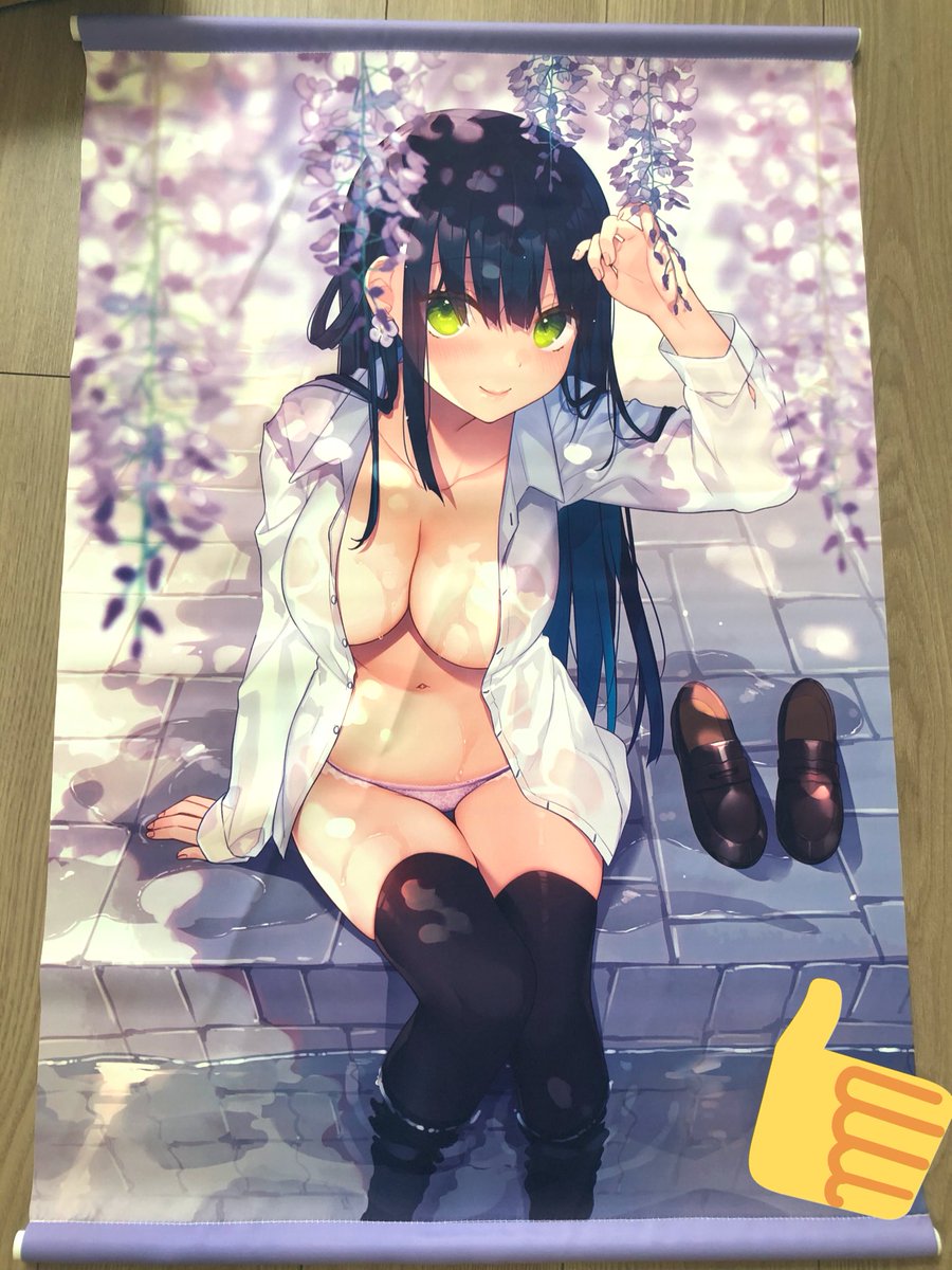 boothで受注受付してたタペストリの現物が届いた!明日倉庫に送るから、近々予約してくれてた方の元にも届くと思います!

胸からお腹にはいってる線はタペストリー自体のシワの影なので伸ばせば問題ないです👌 