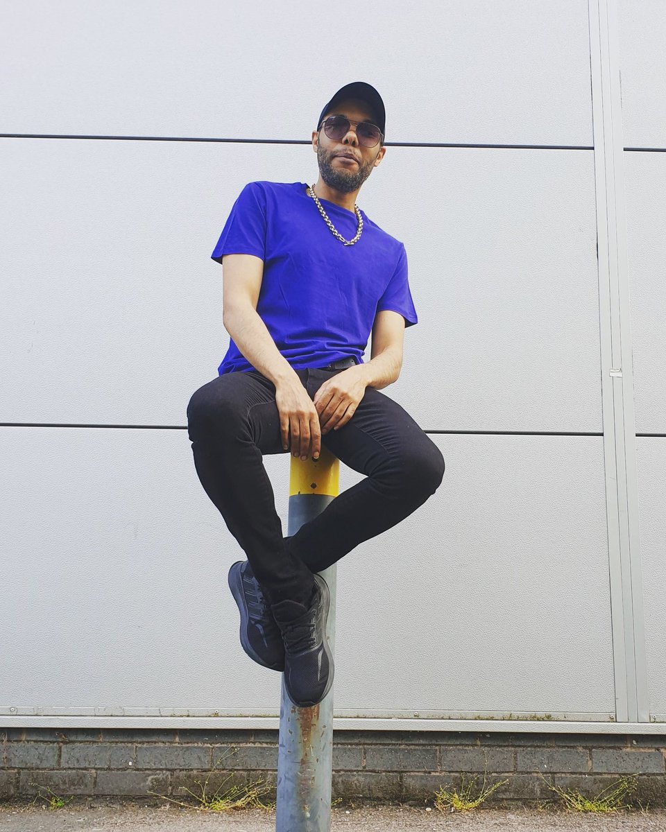GeorgeMilli1's tweet photo. Considering the balance required to get this image, it didn't turnout too bad. #onit #pose https://t.co/FgLpFwlBso