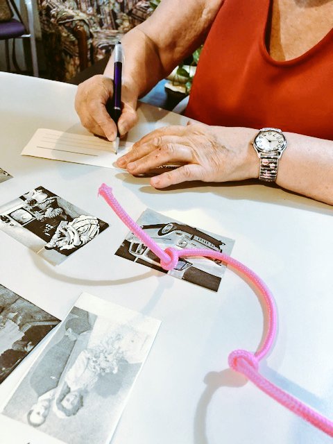 accentsocial_'s tweet photo. ℹ️ #PosemAccent en les activitats de #reminiscència.
👀Us convidem a llegir aquest article de fa 8 mesos a la nostra web, on expliquem l'activitat #Recordam, per fixar records, i donem consells a l’entorn cuidador de persones amb Alzheimer.
👇🏻
https://t.co/cLuvPB0faw
#GentGran https://t.co/ievImq6STy