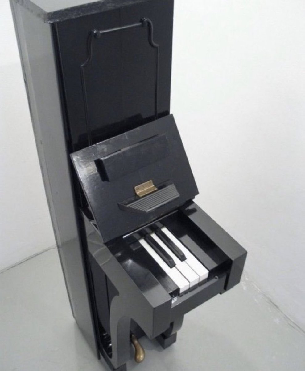 didjesusdrop's tweet image. Nobody:

Kanye on Runaway: