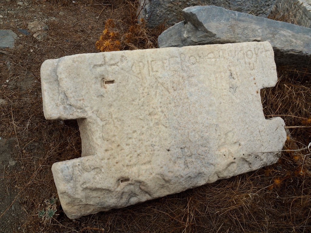 Some are even beautifully decorated with  #epigraphy or  #iconography, like these counterweights from  #Delos, showing the care and importance placed in equipment and facilities.