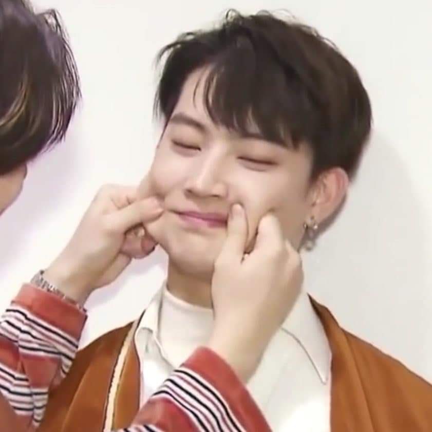 got6 and their love for jaebeom’s cheeks; a must to do thread #GOT7    #갓세븐  @GOT7Official