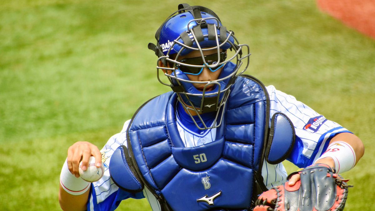 エール くじら Twitter પર デーゲームのサングラス にマスクもイイよね Baystars 山本祐大 こんな世の中だから プロ野球ファンにはキャッチャーマスクも必要だ