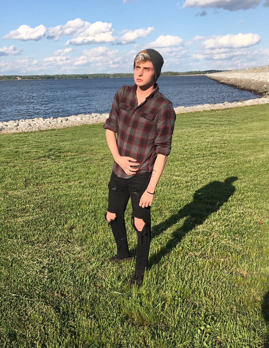 ItsAus10's tweet photo. OPE QUARANTINE GLO UP #COVID19 #MothersDay had to be in nature for a bit &amp; get tf outta my house

ANNNNDDD, had to go out and spoil my mom for Mother’s Day duh https://t.co/5dL4nFdEsu