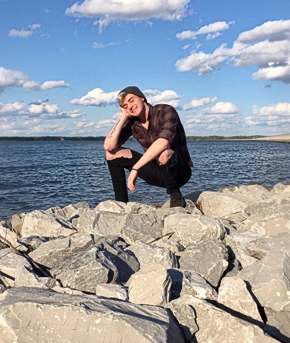 ItsAus10's tweet photo. OPE QUARANTINE GLO UP #COVID19 #MothersDay had to be in nature for a bit &amp; get tf outta my house

ANNNNDDD, had to go out and spoil my mom for Mother’s Day duh https://t.co/5dL4nFdEsu