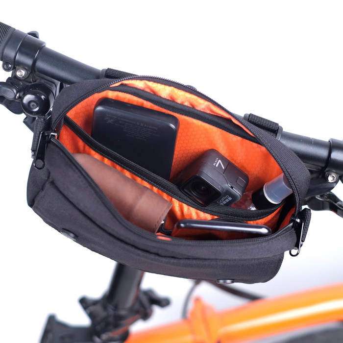 taskamera's tweet photo. https://t.co/gB3oz5lL6q

Tas handlebar sepeda lipat eiBag 1554. Warna HITAM, ABU, MERAH. Sudah termasuk cover bag. 

#eibag #tassepedalipat #brompton #dahon #fnhon https://t.co/aA8HKiowEJ
