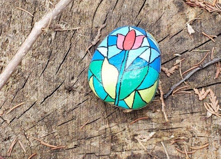 Kanatarocksprjt's tweet photo. Our Tulips are now out in the “wild”! Thank you again to all the Little Rock Fairies 🧚♀️ 🌷There are at least 3 different designs to find across 100 rocks! How many can you find? (Pictures courtesy Lisa S.) #ksrocksp #kanata #stittsville #ottawatulipfestival #KSTulipRocks https://t.co/gtInbJvcf6