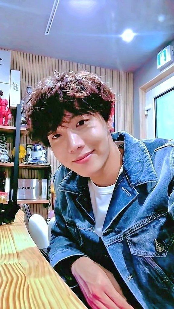 when he did a live in his denim jacket,, i live for his curls