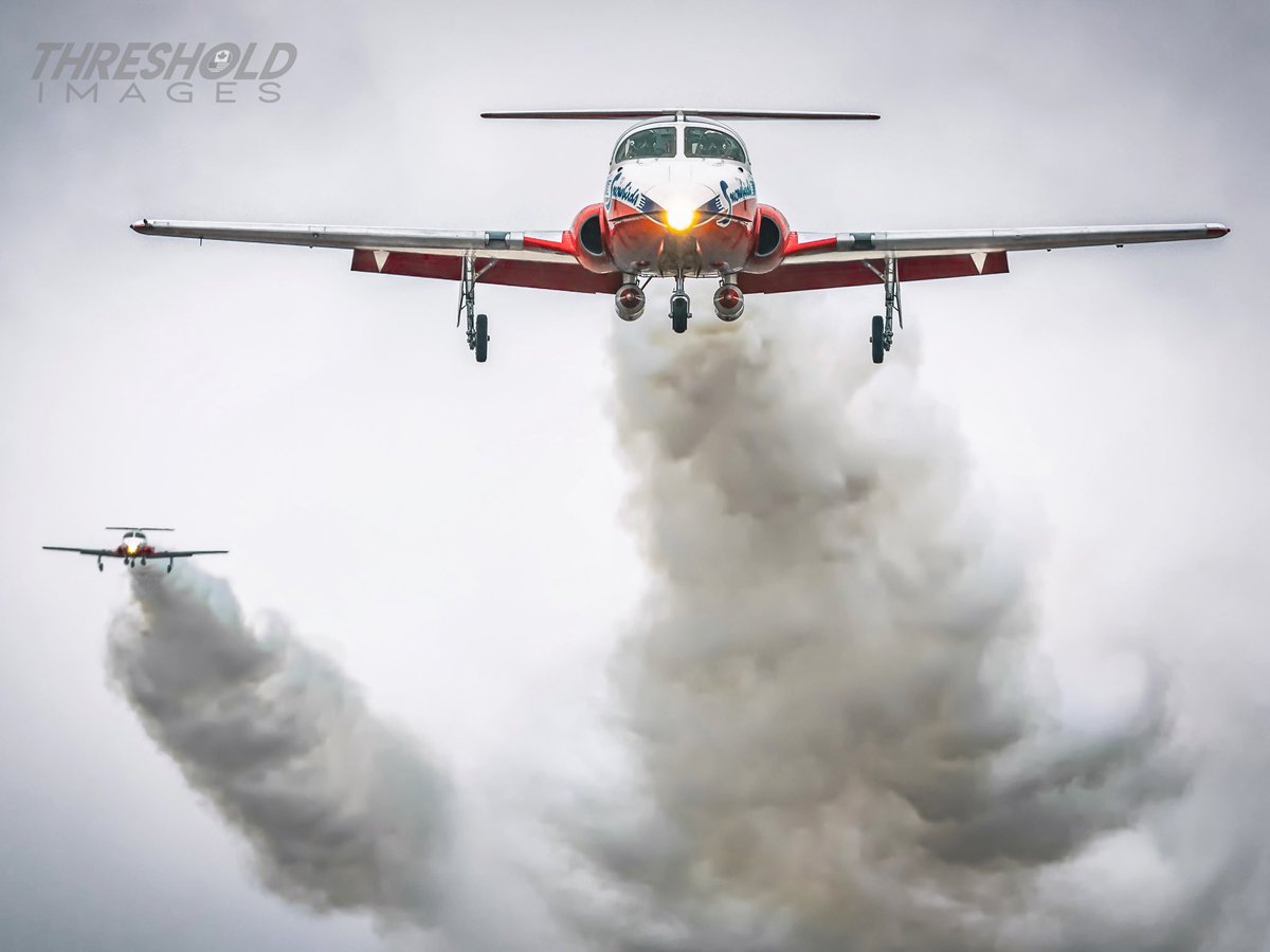 threshoIdmedia's tweet photo. Final approach. ๐ธ: Dennis Benett
#ThresholdImages #Snowbirds #COVID19 @CFSnowbirds @FlyCYLS https://t.co/x2LiXb0mSL
