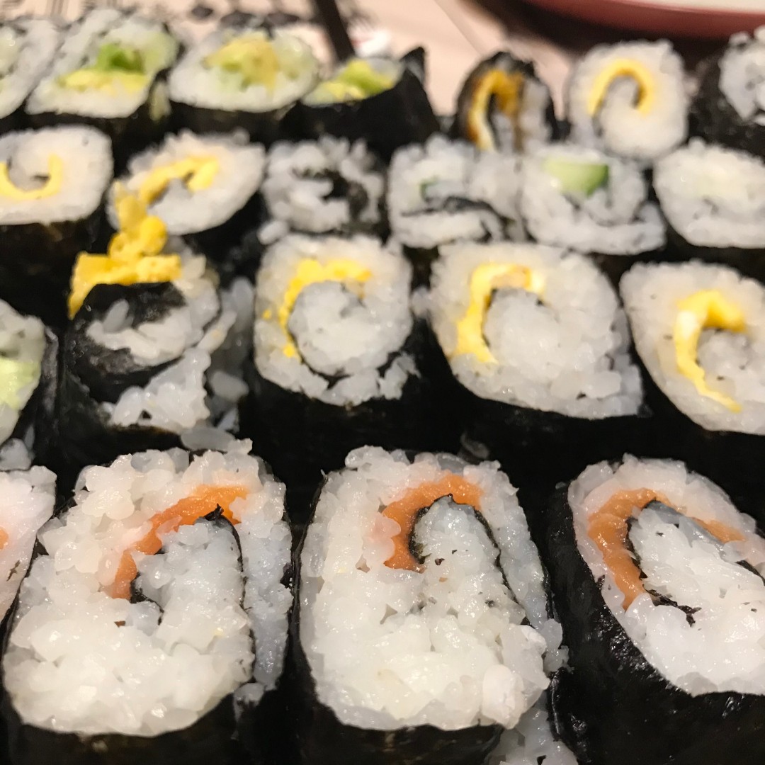 Expat_Kitchen's tweet photo. Sushi making fun lunch with the kids. #sushi #makirolls #healthysnacks #kidscooking #kidscamps #expatkitchensg #cookingschoolsg https://t.co/H94VEX96GN