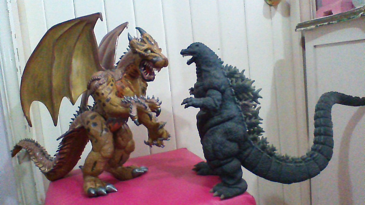 gfan83's tweet photo. Here is one of my largest pieces: The Gryphon from the unmade Godzilla American 1994 film. @CougarMacDowal1 @ruubesz @RidicBird #Godzilla #GodzillavsKong #GodzillaKingOfTheMonsters #Godzilla2014 #KongSkullIsland #Methuselah #Gryphon #Behemoth #Scylla #MuscleMothra #KingGhidorah https://t.co/Fafl7ZrpGC