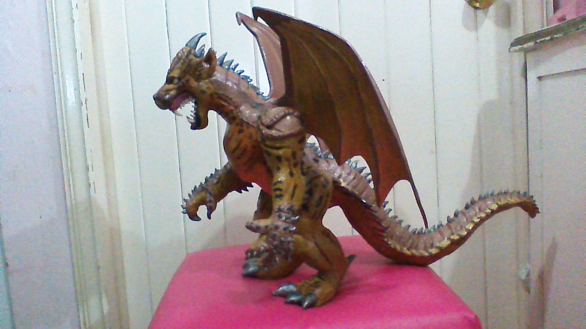 gfan83's tweet photo. Here is one of my largest pieces: The Gryphon from the unmade Godzilla American 1994 film. @CougarMacDowal1 @ruubesz @RidicBird #Godzilla #GodzillavsKong #GodzillaKingOfTheMonsters #Godzilla2014 #KongSkullIsland #Methuselah #Gryphon #Behemoth #Scylla #MuscleMothra #KingGhidorah https://t.co/Fafl7ZrpGC