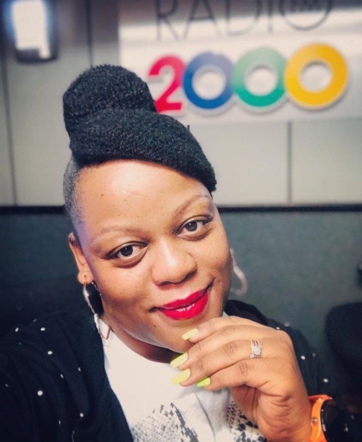 Radio2000_ZA's tweet photo. Rise and Smile🌞

It's a beautiful Monday morning. Welcome to a new week. It's #QueensOfGrace 09:00 - 12:00 with @CarolOfori. How is everyone doing today? 

We've got a jam packed show for you today, let's get it!💃🕺 https://t.co/PYDehjfbKS