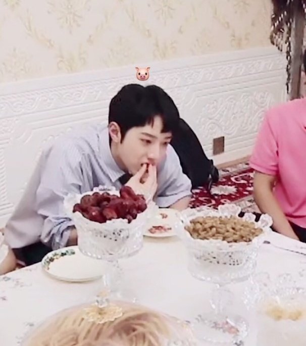 Psmilegk_'s tweet photo. เอ็นดูควานลินเวลากินอะดูอร่อยทุกอย่าง แอแง เด่กวัยกำลังโตเนาะ5555555555555 https://t.co/mxjWF5ZMNM