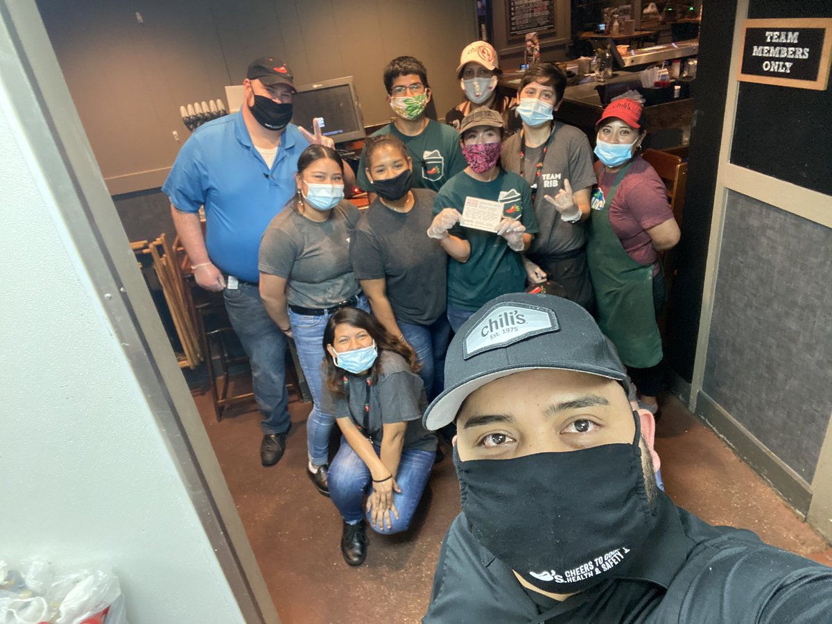 Roymascorros's tweet photo. Hi welcome to Chiliโs ๐ถ๐
This team executed an outstanding Day and delivered a great experience for all the Momโs on their special day ! #chilislove #ToGosales are hot ๐ณ๐คช #InThisTogether https://t.co/eSn4NVThhg