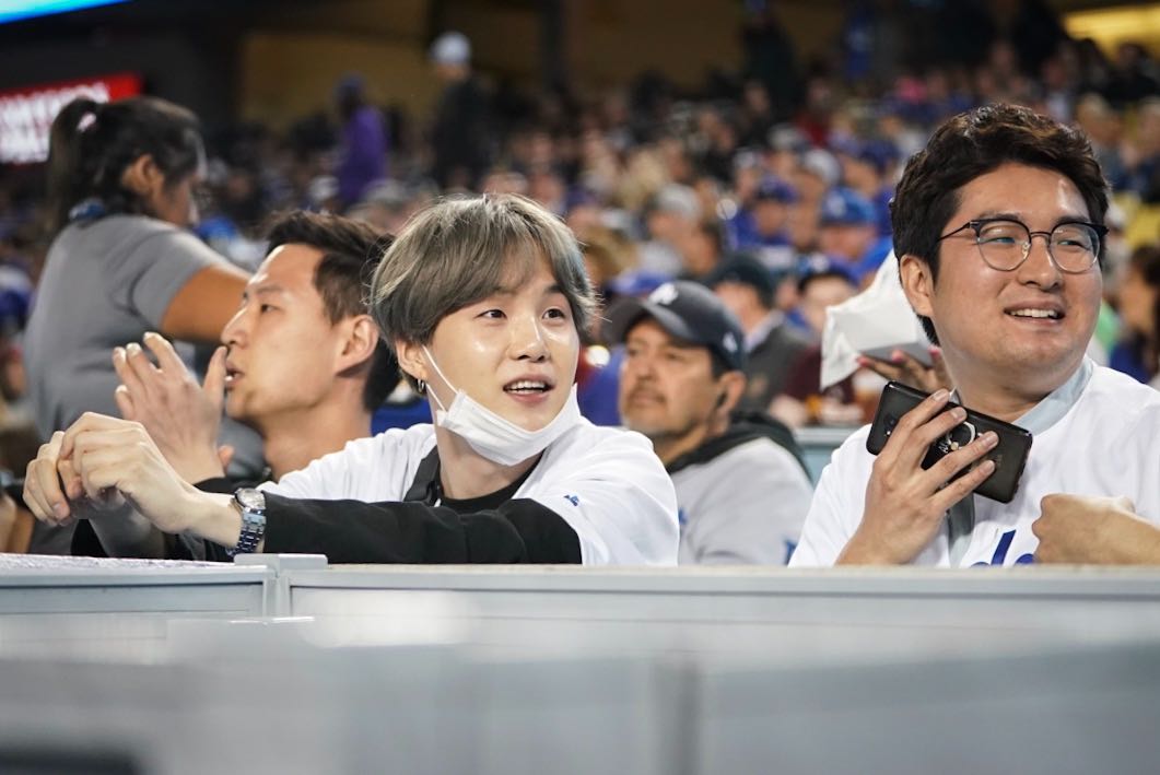 When yoongi went to see the Dodgers with manager sejin 