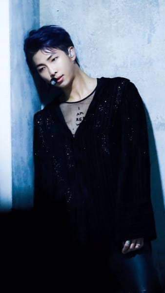 Kim_Joonie___'s tweet photo. Acá, solo, triste y abandonado.... Alguien que me haga compañía? https://t.co/rZVD3myIDk