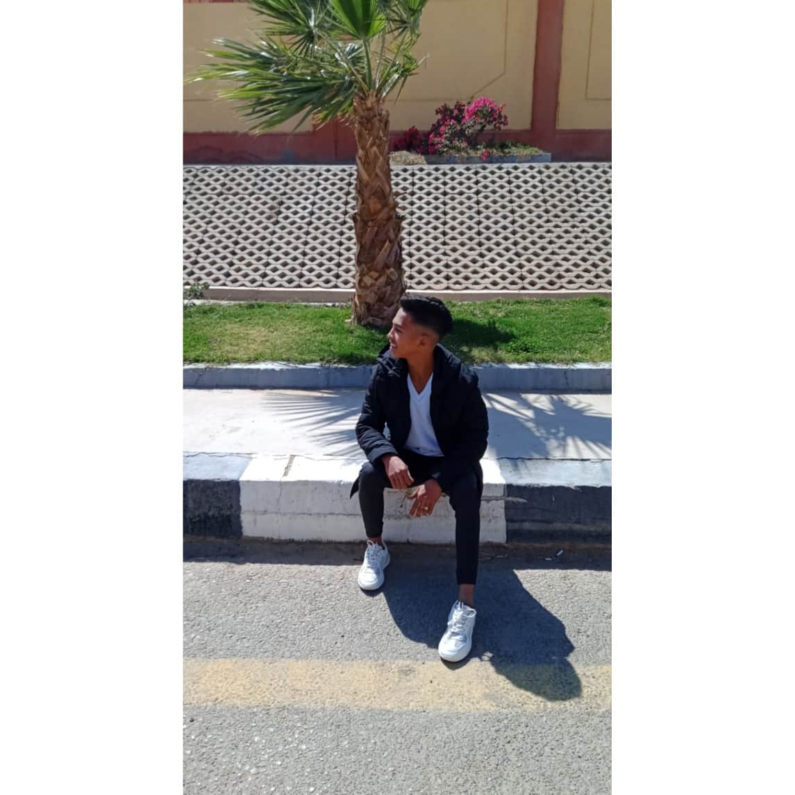 الـلي مــيـجــبــههــوش الــشــووق
يجـيبه'هه الـــهــوواآ.."⁦👍💨