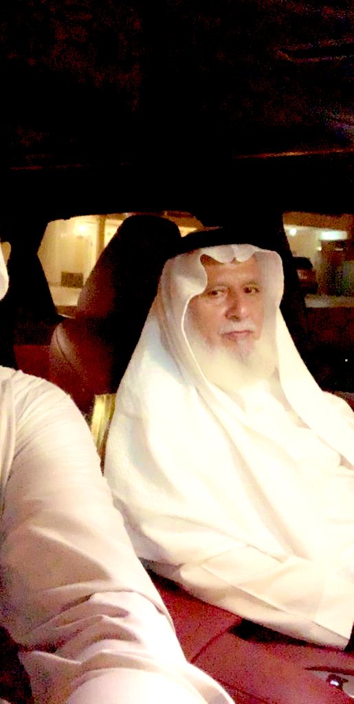 MBG_2030's tweet photo. #شارك_صورة_أبوك #الشيخ_غرمان_بن_عوض
فما الحيـــــاة سفينة تموج بي وتميل، 
أنت الشّراع الذي أستقيم به و أتوازن❤️❤️.
(أسأل الله العظيم أن يمتعك بالصحة والعافية ويحفظك لنا ويديم عزك وأن لايحرمنا وجودك يا(أبي)❤️. ) https://t.co/sBsYNZ0oVW