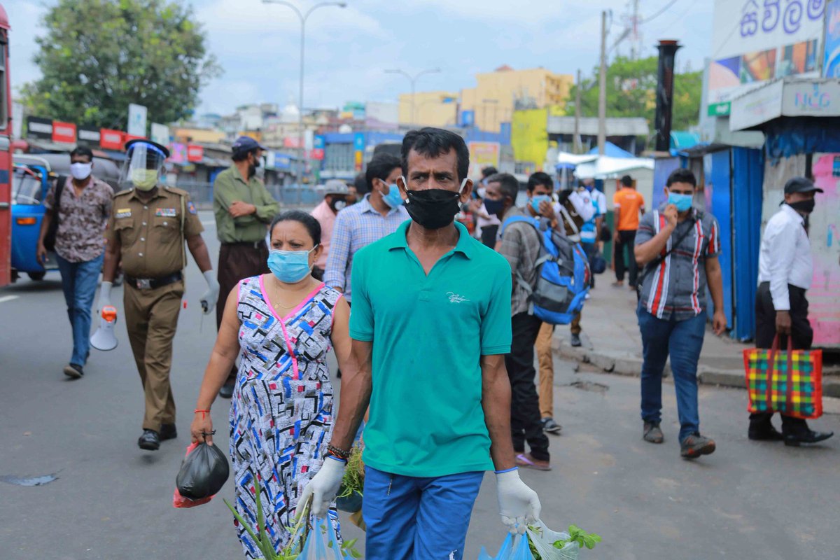 Jamz5251's tweet photo. Despite a curfew, #Colombo came to life today as public &amp; private sector employees resumed work. Health guidelines wr maintained in many areas under the watch of police &amp; military. The once silent streets were back to life. #ReStartSriLanka #TogetherWeCan
Pics - LalithPerera https://t.co/Uhb3LzWy7h