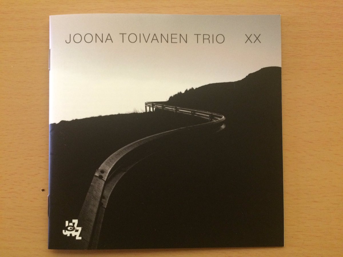 Joona Toivanen Trio 
XX 

jazzinformationさんが紹介されていたCD今日届きました
演奏も良いが、特質すべきは、録音とても良い
僕にとっては異次元
禁断の果実を食べたようです
Stefano Amerio 
凄い

2017年
CamJazz