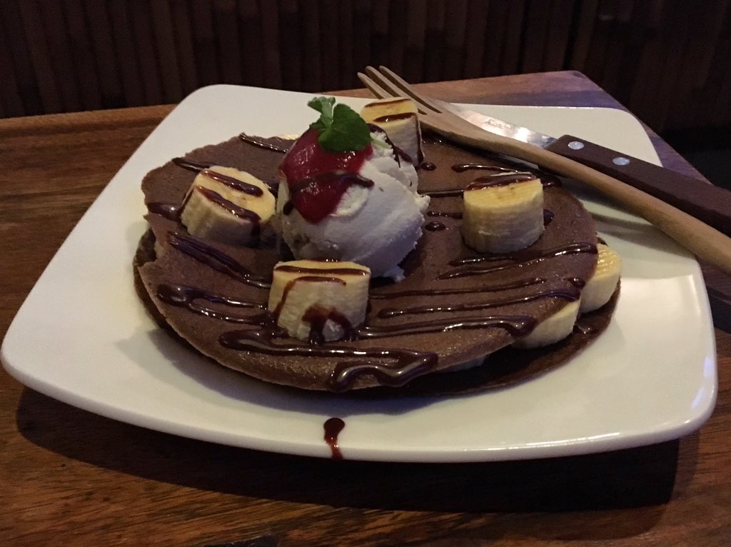 misstravels's tweet photo. Raw vegan pancakes - more like tasteless wafers with fruit. I give up #veganfail #pancake #bali #foodpic https://t.co/GhWja3vgIk
