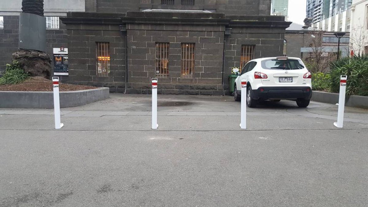 BollardsFirst's tweet image. Our bollards are 100% made locally in Melbourne, from 5mm pipe, adding that extra element of protection. firstchoicebollards.com.au 
#armbarrier #roadblocker #smartparking #parkingbollard #smartbenches
