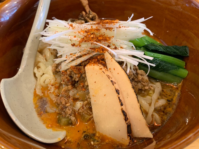 麺酔王子 麺山椒 追浜 汁なし坦々麺 5辛5痺 0 初の汁なしは山椒の痺れがガツンときて刺激的 3 辛さと痺れを同じにするとやっぱり山椒が勝つね ご飯ドボンも美味かった 白いtシャツを着ていたら紙エプロンが必要か聞いてくれて心配りが