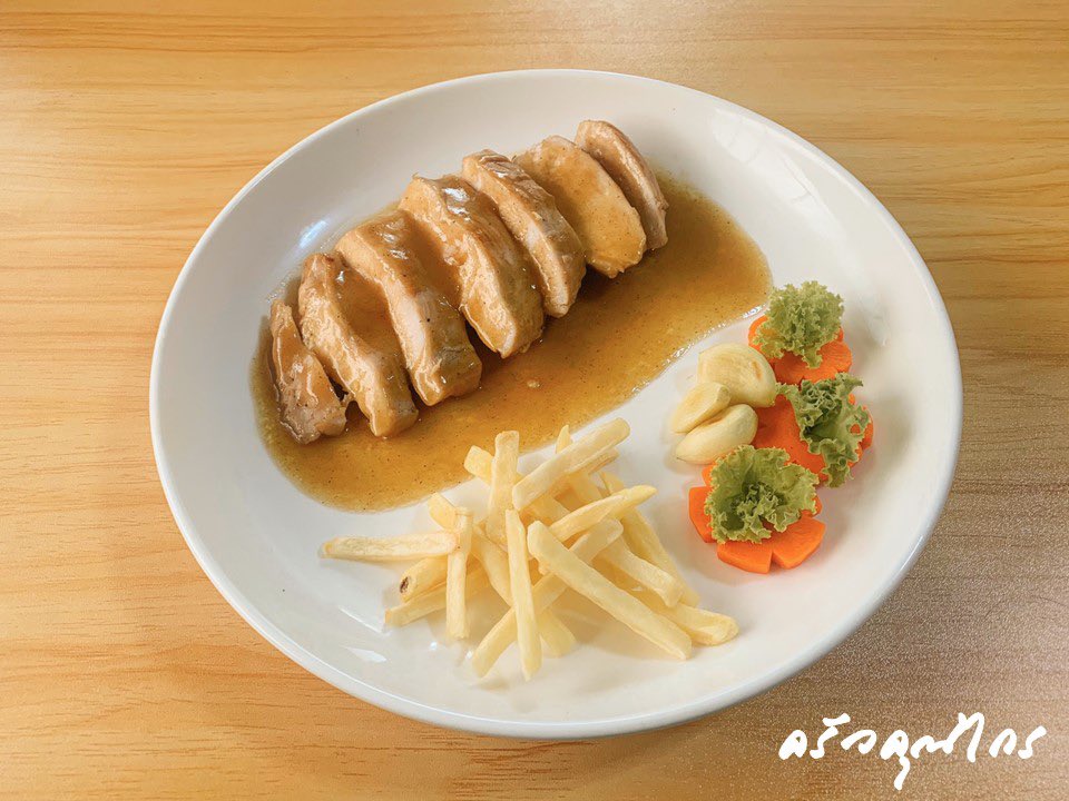 Kraisuwit's tweet photo. Day 50 : ไก่ตุ๋นเบียร์
เนื่องจากเบียร์ที่ห้องเหลือเยอะ เลยเอามาทำเมนูไก่ตุ๋นเบียร์ ที่เสร็จออกมาจะหอมนุ่ม มีหวานของเนื้อไก่ และความขมของเบียร์ปลายๆ ดีงามมากค่ะ
#ครัวคุณไกร #kraisuwitishappy #beer #chicken #food #homecooking #beerchicken #foodphoto #foodphotography #yummy https://t.co/uBKRLEF1Ab