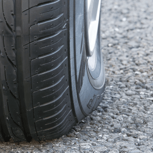 タイヤセレクト三田 Pa Twitter スタッドレスから夏タイヤに交換されてから空気圧チェックされましたか タイヤの空気圧 が不足すると 路面への接地面が多くなり 安全性 安定性に影響すると同時に 燃費も悪くなります タイヤの空気圧は適正に 月1回は点検しましょう