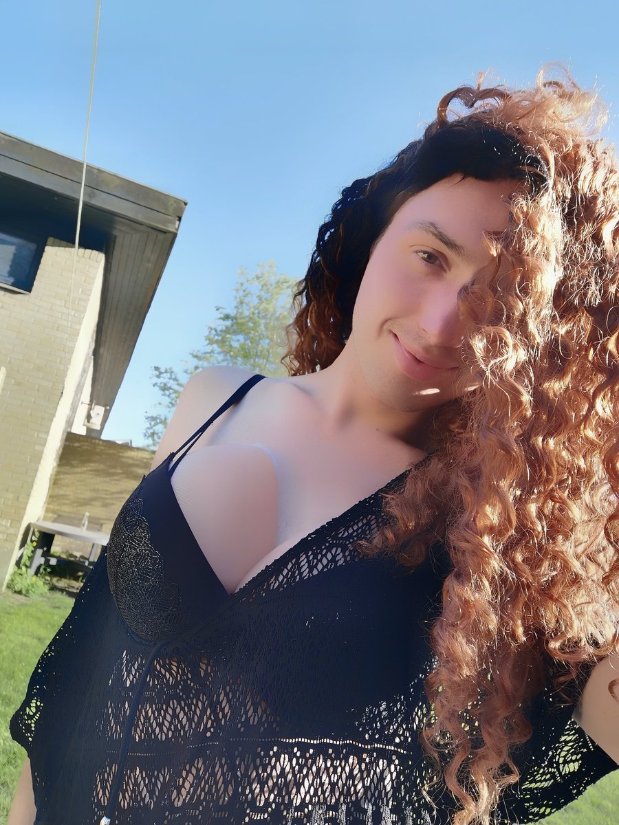 LexaTheQueen1's tweet photo. Good morning beautiful people have just gone out into my beautiful garden with nightwear and owl hair
#trans #TransIsBeautiful #transseksuel #goodmorning https://t.co/g3yl7npW2O