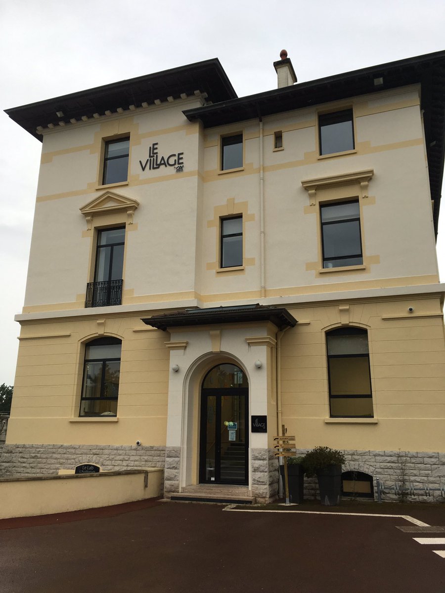 [#deconfinementjour1] c’est reparti au <a href="/VillagebyCaCe/">VillagebyCa-Centrest</a> ! Les portes réouvrent ce matin, le Village aménagé pour respecter les préconisations sanitaires. Hâte de retrouver nos startup en présentiel ! #staysafe #backtobusiness