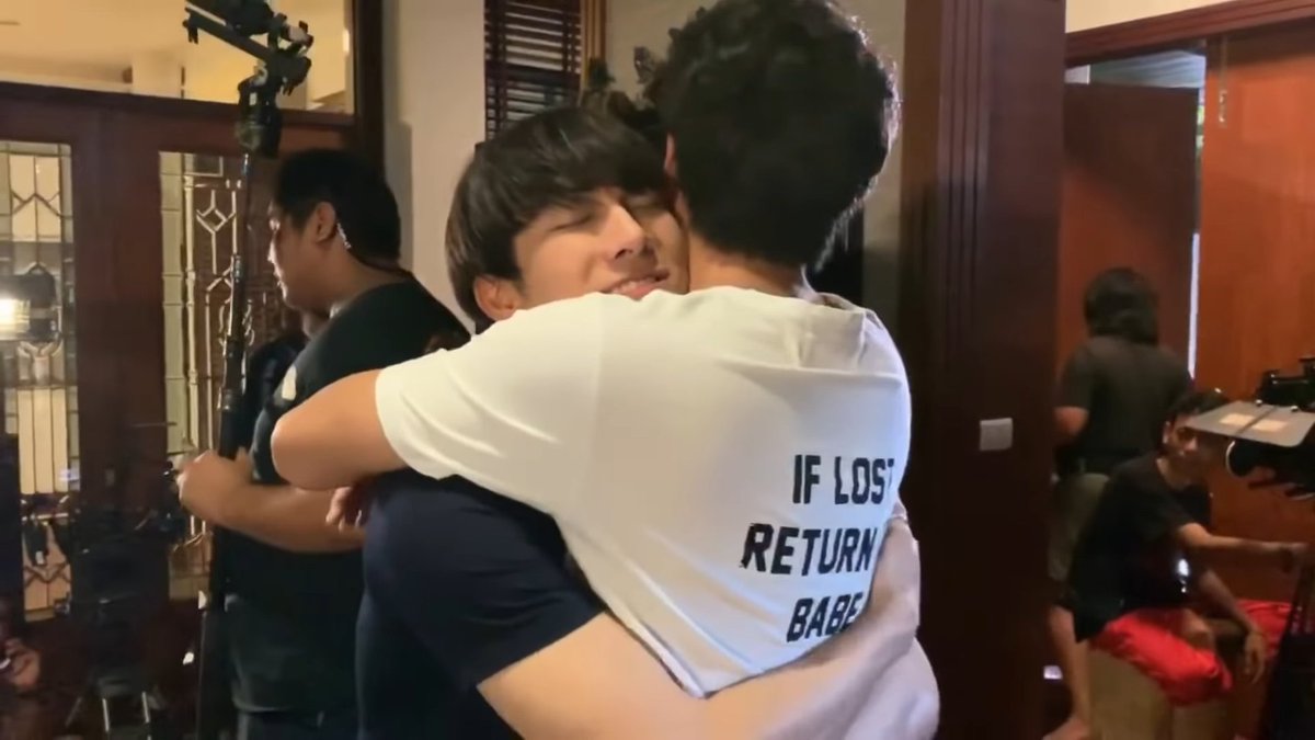 Gulf babying Mew/ Mew being a baby around Gulf <3 ~~ a thread ~~ #MewSuppasit  #GulfKanawut  #หวานใจมิวกลัฟ  #MewGulf